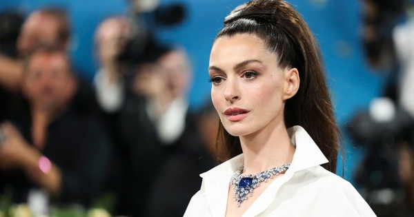 Anne Hathaway gần như bị mù mắt trái suốt 10 năm – NEW88 cập nhật tin giải trí nóng - hình ảnh - new88-app.vip Anne Hathaway gần như bị mù mắt trái suốt 10 năm – NEW88 cập nhật tin giải trí nóng - hình ảnh - new88-app.vip