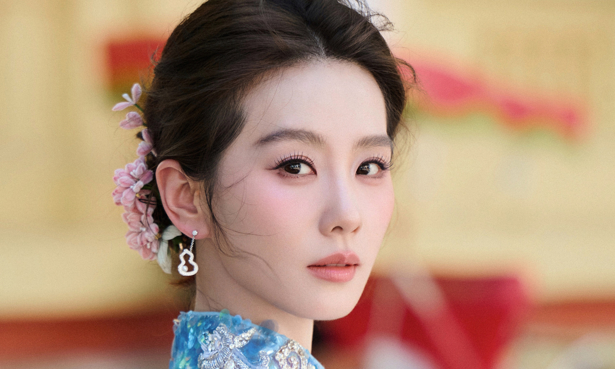 Mốt ‘má đỏ vì nắng gắt’ bùng nổ sau Lưu Thi Thi xuất hiện tại Hà Nội - hình ảnh - new88-app.vip