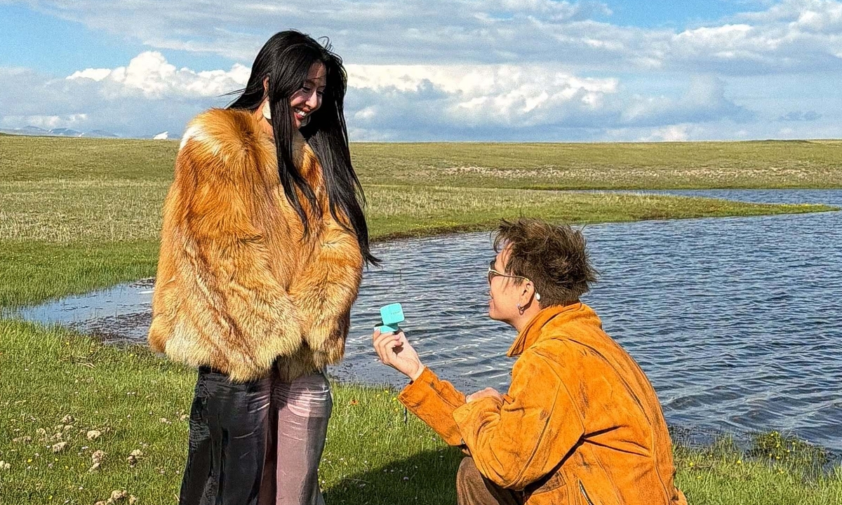 Quỳnh Anh Shyn Nhận Lời Cầu Hôn Tại Kyrgyzstan: Khoảnh Khắc Đáng Nhớ Cùng NEW88 Uy Tín - hình ảnh - new88-app.vip