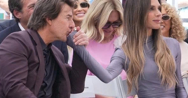 Tom Cruise hôn tay Victoria Beckham: Khoảnh khắc gây sốt và cơ hội giải trí tại NEW88 - hình ảnh - new88-app.vip Tom Cruise hôn tay Victoria Beckham: Khoảnh khắc gây sốt và cơ hội giải trí tại NEW88 - hình ảnh - new88-app.vip