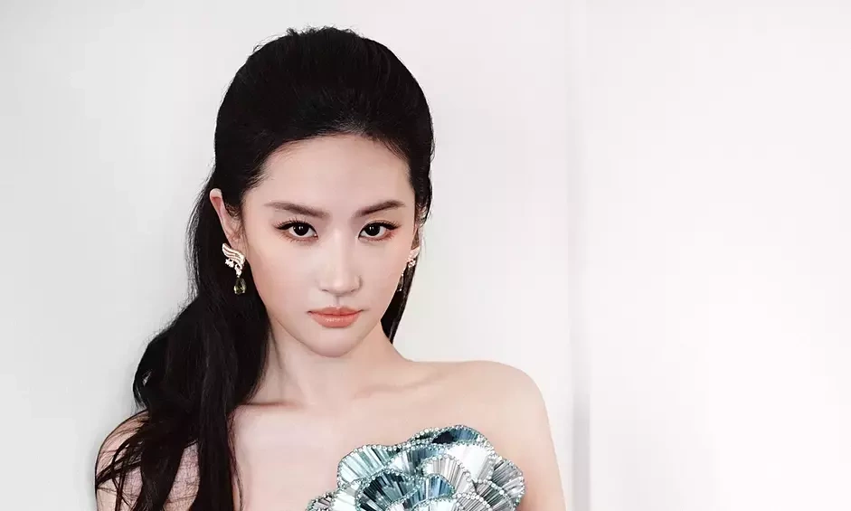 Lưu Diệc Phi lộng lẫy như ‘bông hồng thủy tinh’ tại sự kiện thời trang - hình ảnh - new88-app.vip Lưu Diệc Phi lộng lẫy như ‘bông hồng thủy tinh’ tại sự kiện thời trang - hình ảnh - new88-app.vip